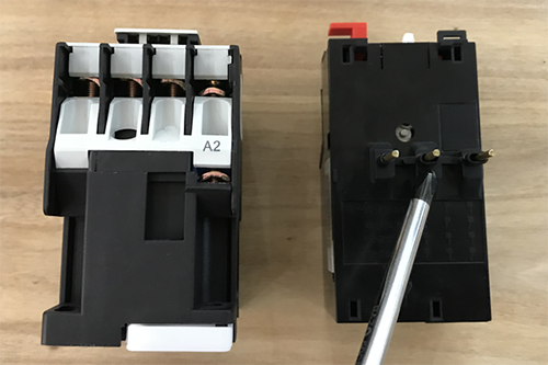 熱繼電器的三個(gè)主觸點(diǎn) 熱繼電器的三個(gè)主觸點(diǎn)