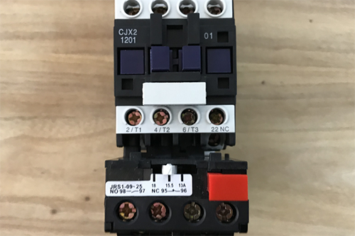 熱繼電器 熱繼電器